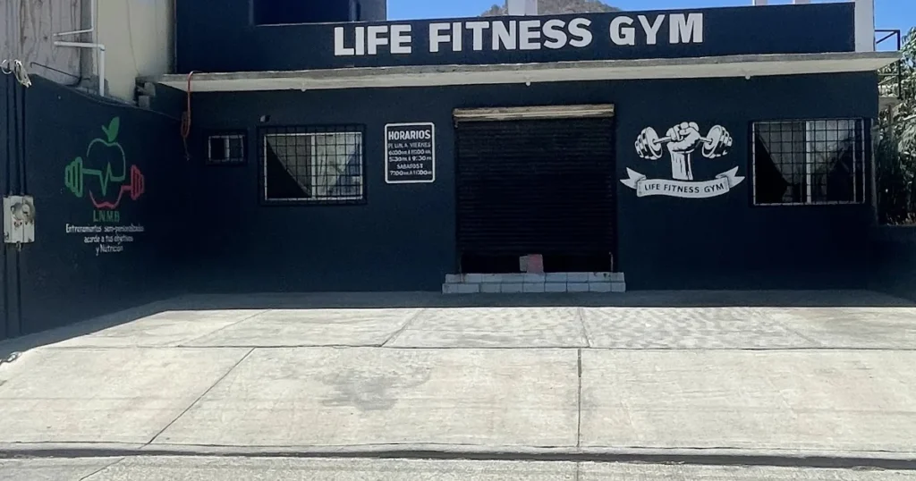 LIFE FITNESS GYM