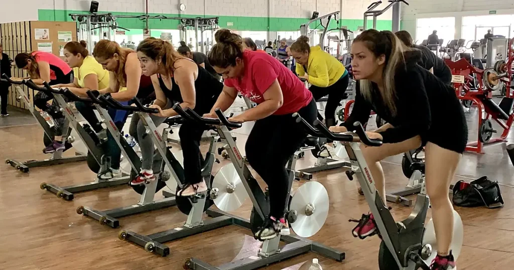 220 FIT & GYM