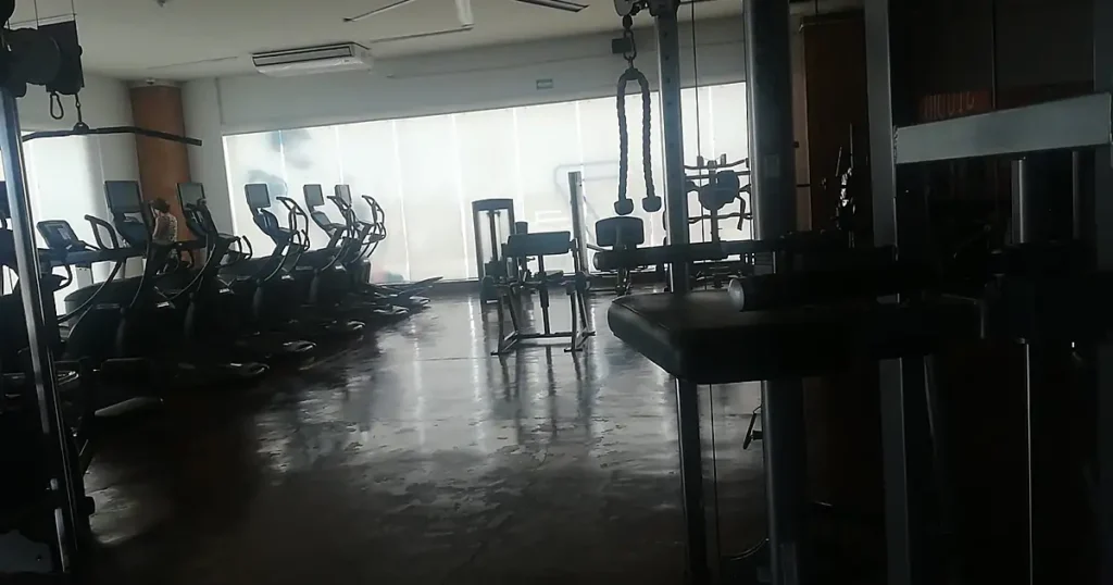24/7 building fitness