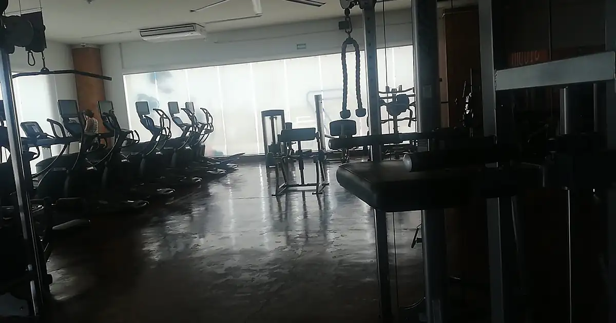 24/7 building fitness