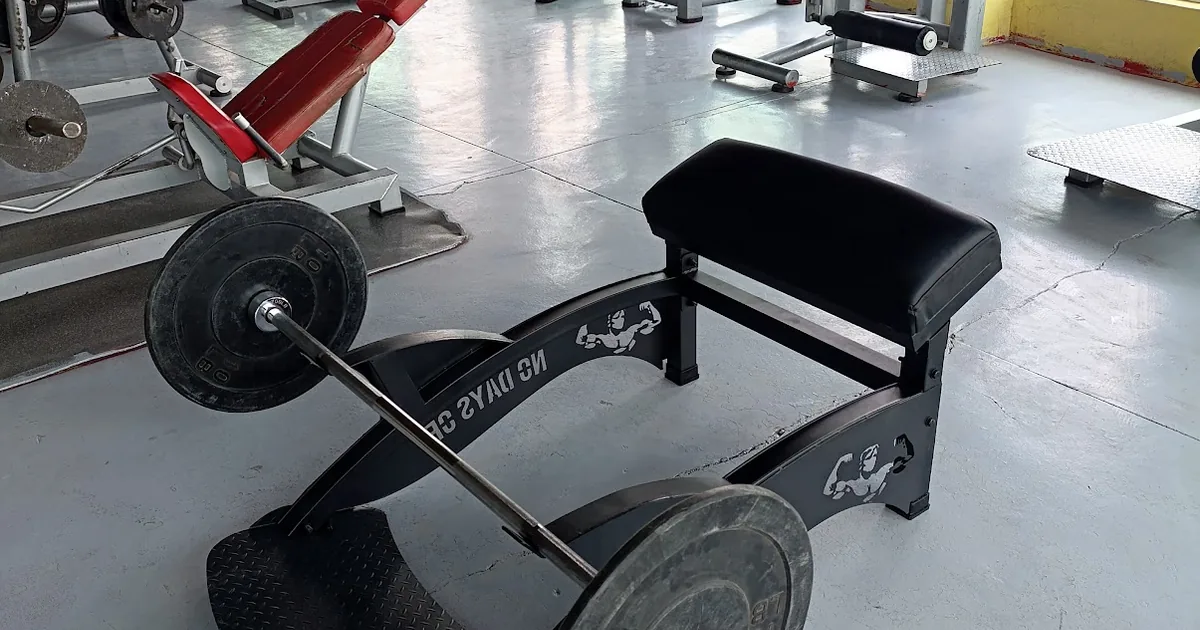 GYM UNIVERSAL FITNESS