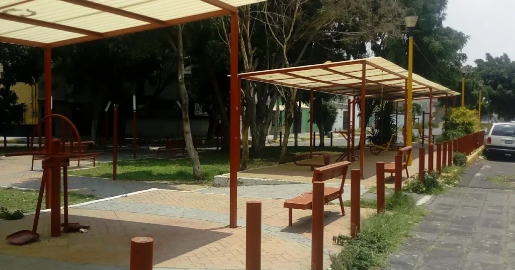 Gimnasio Urbano «Av. de los oficios».