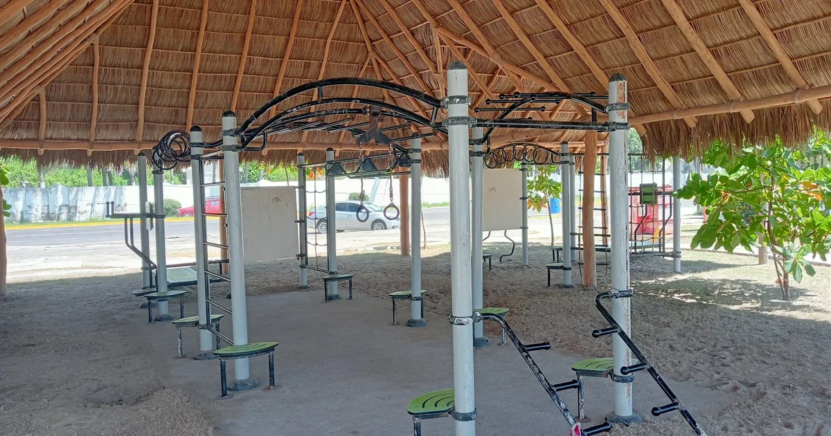 Gym al Aire libre publico y baños