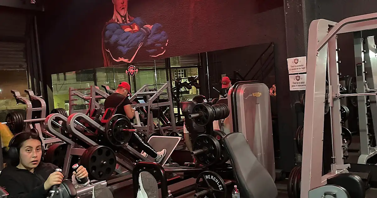 Súper hombres gym