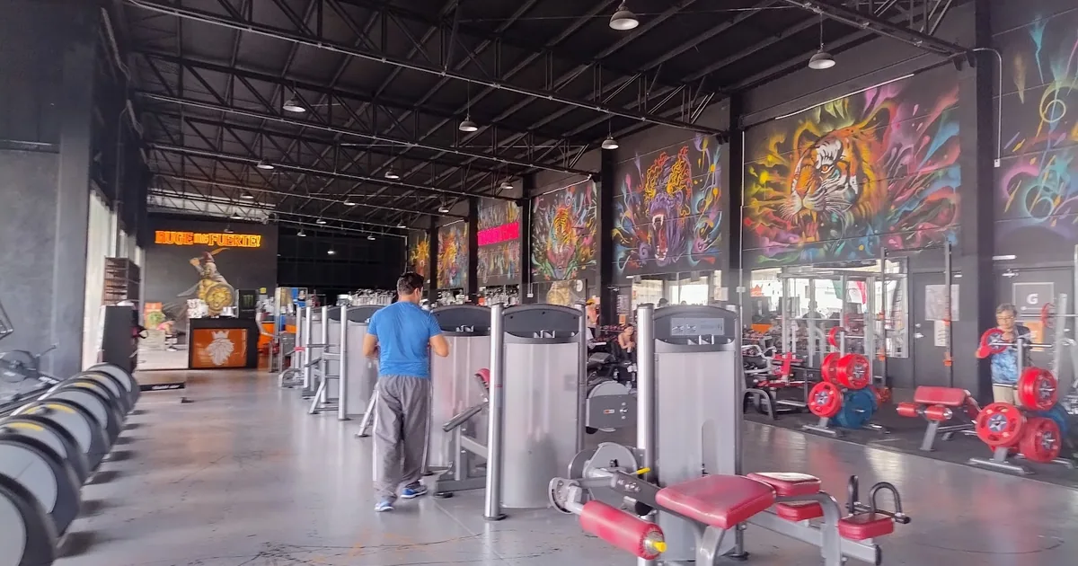 Empire Fitness Plaza Vive La Cienega