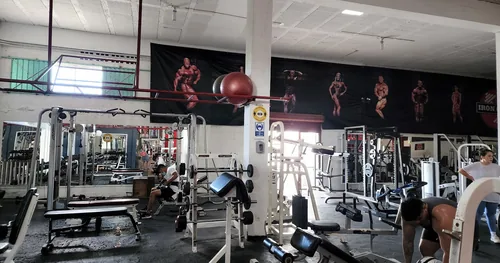 IRON GYM FITNESS CLUB, gimnasio en Cancún, Quintana Roo