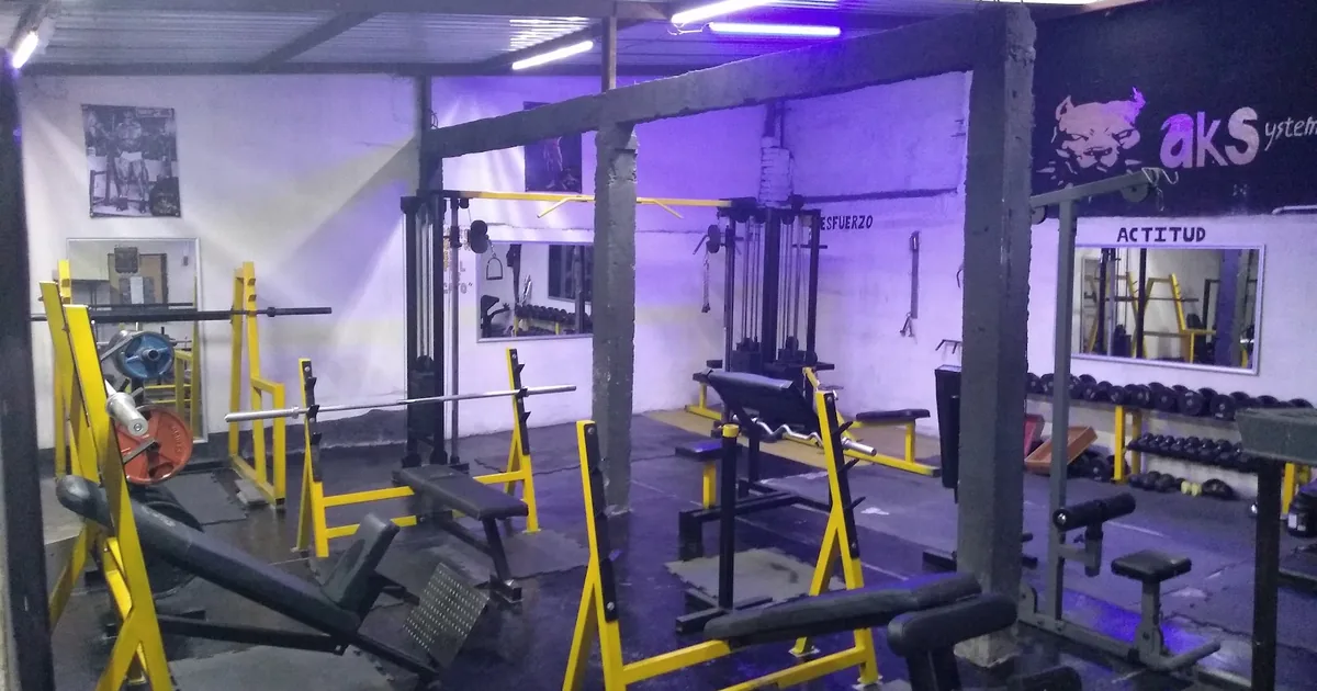 GOLDEN GYM